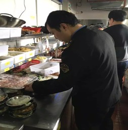 新城區(qū)食品藥監(jiān)局全力開展餐飲服務(wù)環(huán)節(jié)鮮肉及肉制品專項稽查行動
